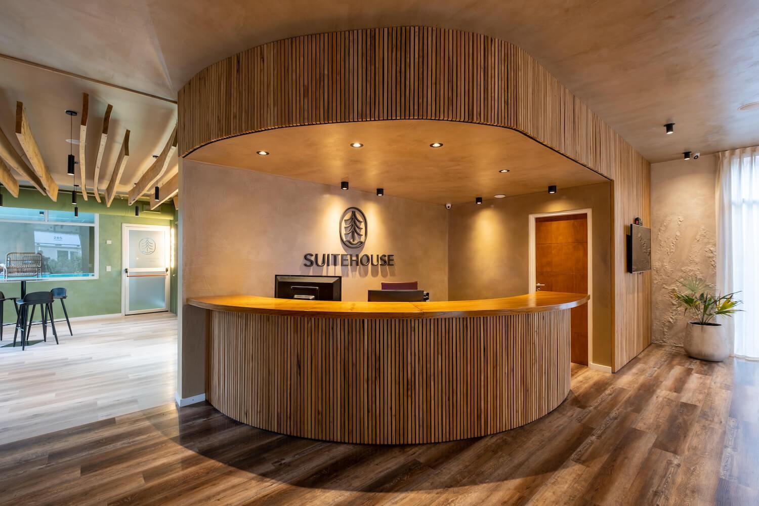 Suite House Карило Екстериор снимка