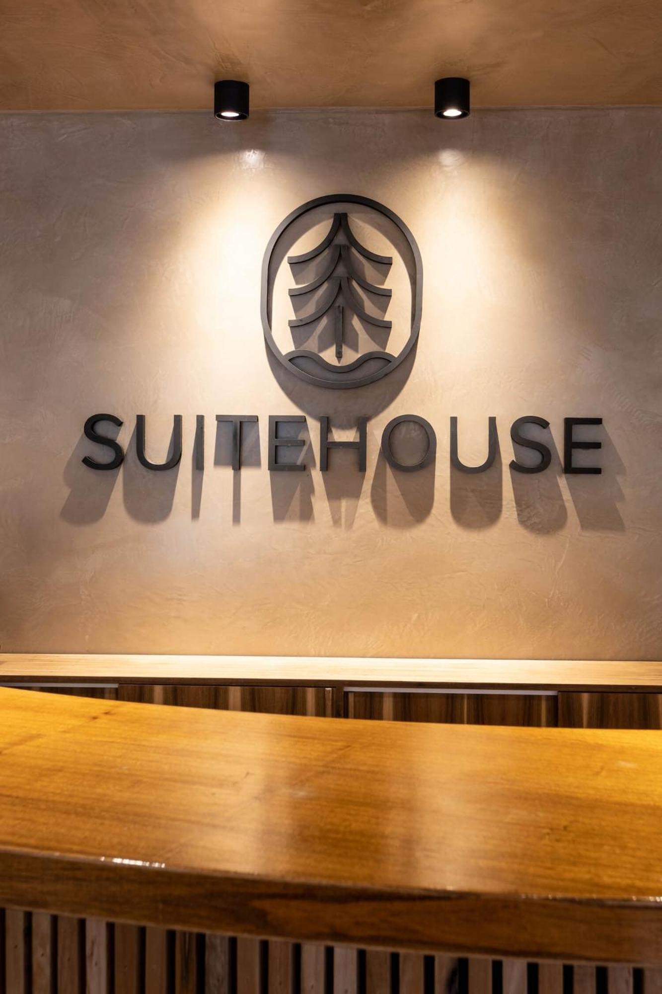 Suite House Карило Екстериор снимка